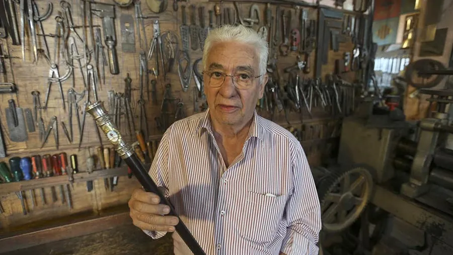 El orfebre Juan Carlos Pallarols contó algunos detalles del futuro bastón presidencial.