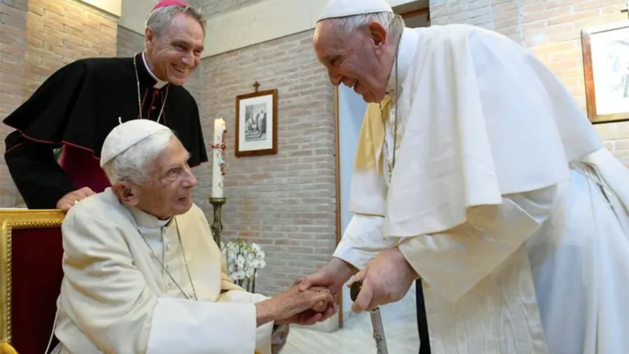 El pasado 27 de agosto el papa Francisco fue a visitar al papa emérito Benedicto XVI.