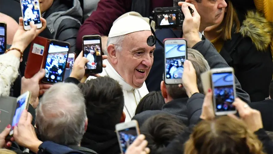 Fernández quiere mantener una relación directa con el papa Francisco. Fernández quiere mantener una relación directa con el papa Francisco.