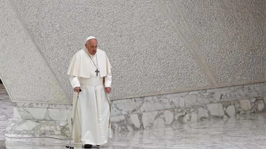 El papa Francisco, a su llegada a la audiencia semanal de los miércoles, en el Vaticano.