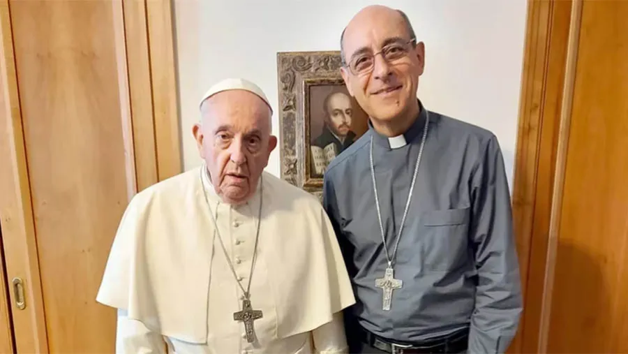 Imagen de archivo del papa Francisco, con el nuevo prefecto de Doctrina de la Fe, Víctor “Tucho” Fernández.