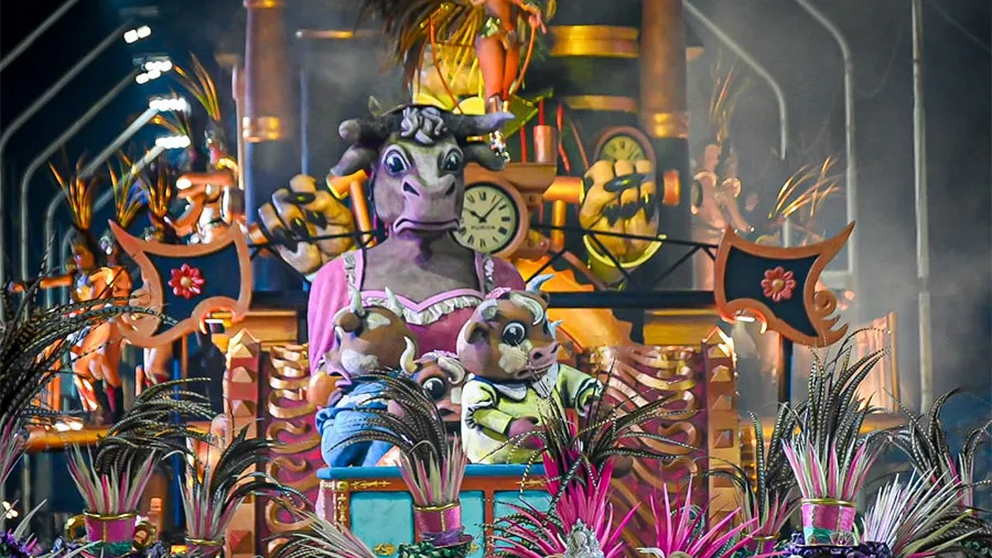 Está en discusión si Papelitos del Club Juventud Unida logró su cuarta copa consecutiva en el Carnaval del País. Está en discusión si Papelitos del Club Juventud Unida logró su cuarta copa consecutiva en el Carnaval del País.