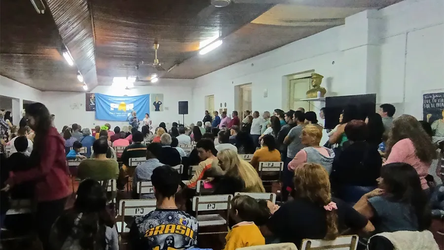 En Gualeguay, los integrantes de PAR advirtieron que “la única unidad es con el pueblo” y que “la militancia no aceptará listas armadas en oficinas ni candidaturas digitadas: la militancia quiere votar, participar y decidir”. En Gualeguay, los integrantes de PAR advirtieron que “la única unidad es con el pueblo” y que “la militancia no aceptará listas armadas en oficinas ni candidaturas digitadas: la militancia quiere votar, participar y decidir”.