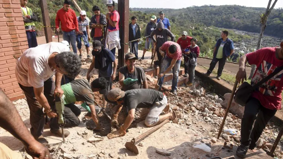 Los restos fueron descubiertos debajo del piso de uno de los baños de una casa que perteneció al dictador paraguayo Alfredo Stroessner.  