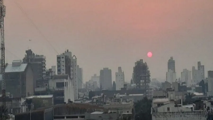 Paraná volvió a cubrirse de humo proveniente de los incendios en las islas