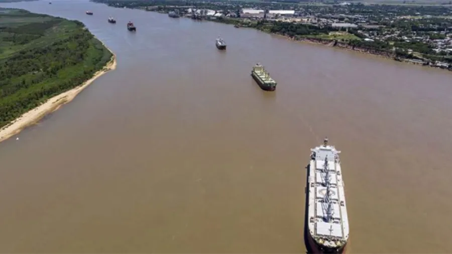 El gobierno nacional prepara una nueva “retención” al agro por medio de la intervención de la Hidrovía.