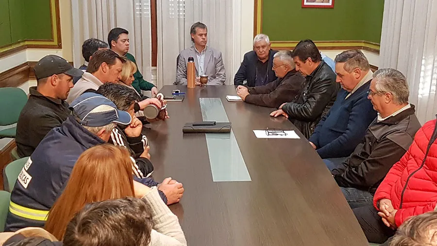 El intendente de Gualeguaychú presidió la primera reunión paritaria con los trabajadores municipales que reclaman un aumento del 25 por ciento.