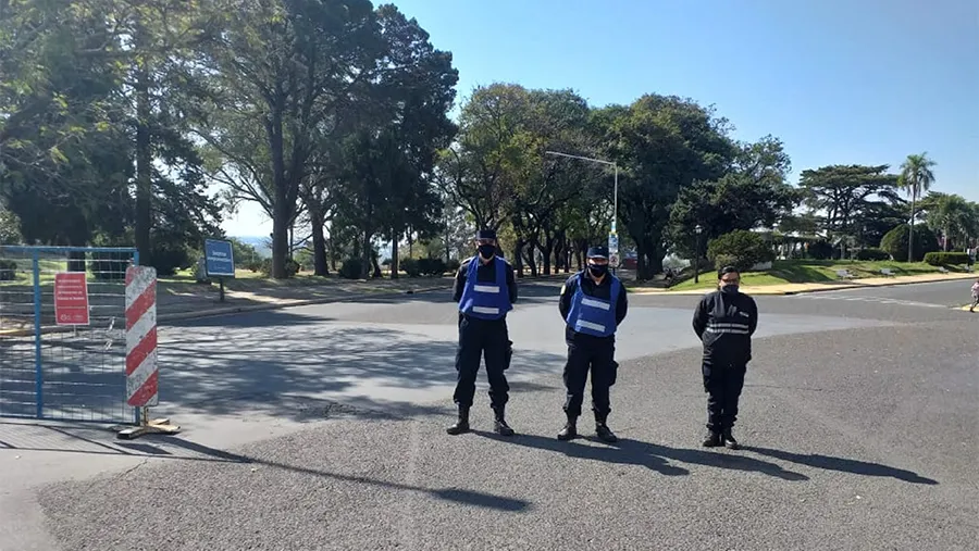 Se restringirá la circulación de vehículos en parques y paseos y se reforzarán los controles nocturnos. Se trabajará en conjunto con la Municipalidad de Paraná.