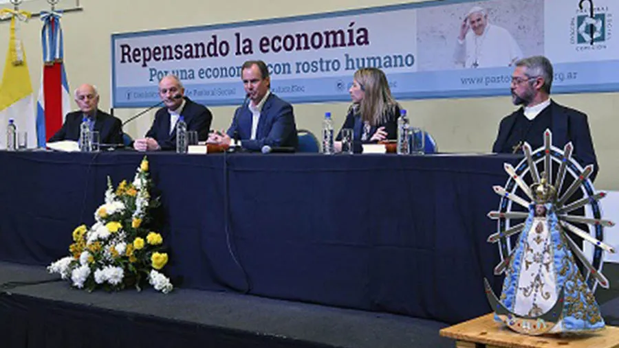 El seminario de la Pastoral Social deja una postal futurista en Paraná con fuerte sesgo “Albertista”. El seminario de la Pastoral Social deja una postal futurista en Paraná con fuerte sesgo “Albertista”.