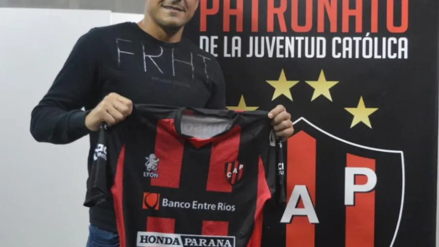 Cristian Tarragona firmó su contrato con Patronato: “Espero aportar para seguir sumando”