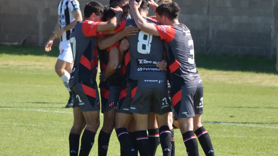 Reserva: Patronato lo dio vuelta ante Central Córdoba y festejó por primera vez de local