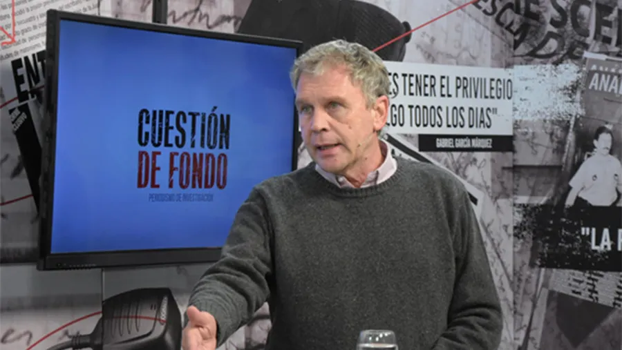 Pedro Galimberti en el estudio del programa Cuestión de Fondo (Canal 9, Litoral).