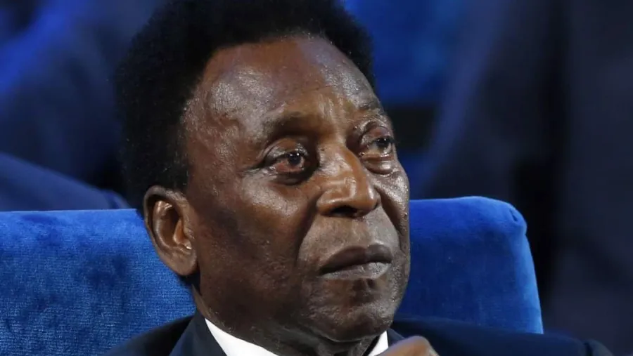 Pelé fue operado de un tumor en el colon y se encuentra en terapia intensiva