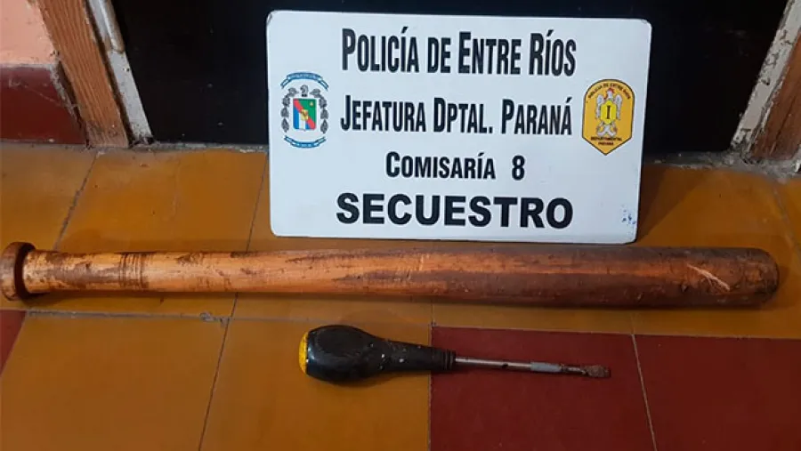 Con un bate y un destornillador intentaron agredir a policías en Paraná