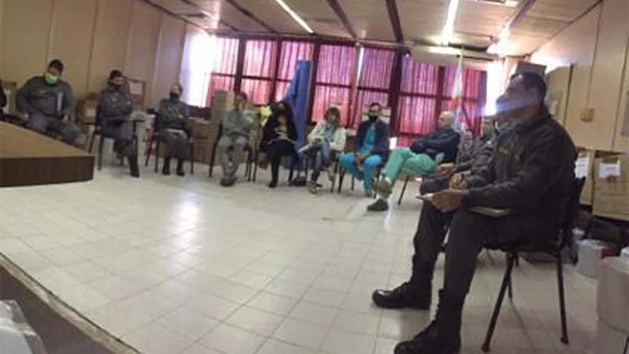 El Servicio Penitenciario recibió capacitaciones a cargo del equipo técnico del Comité de Organización por la Emergencia Sanitaria (COES), para fortalecer los protocolos de bioseguridad y garantizar medidas de salubridad y prevención en los establecimientos penales.