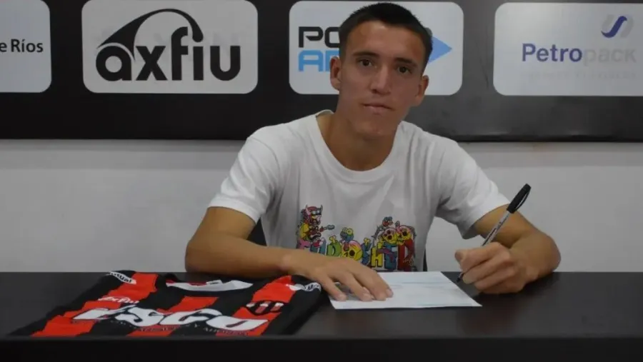 Fútbol: Valentín Pereyra firmó su primer contrato profesional con Patronato