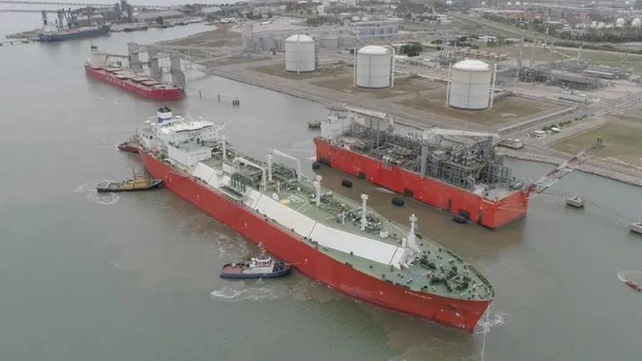 La semana pasada zarpó la primera venta de gas licuado hecha por YPF, con rumbo a Salvador de Bahía (Crédito YPF).