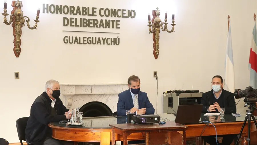 Imagen de archivo de las autoridades políticas y sanitarias de Gualeguaychú.