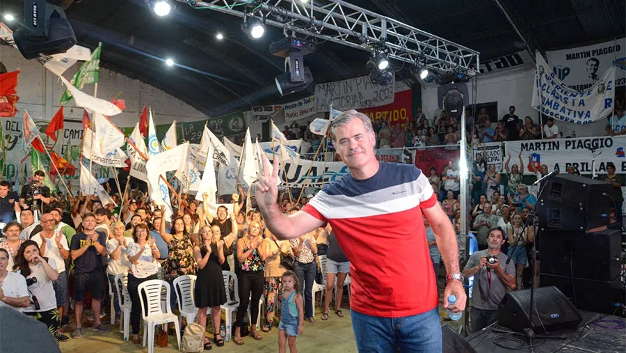 El intendente de Gualeguaychú, Esteban Martín Piaggio, indicó que no se presentará en las PASO y dio su apoyo a Adán Bahl para la gobernación. El intendente de Gualeguaychú, Esteban Martín Piaggio, indicó que no se presentará en las PASO y dio su apoyo a Adán Bahl para la gobernación.