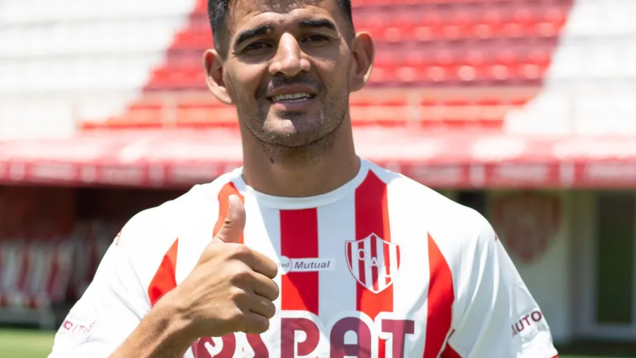 Oscar Piris se transformó en el primer refuerzo de Unión de Santa Fe Oscar Piris se transformó en el primer refuerzo de Unión de Santa Fe