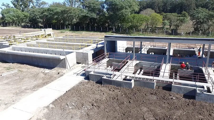 La Planta Potabilizadora y Optimización de agua en la localidad de La Paz se encuentra con un 99,87 por ciento de avance, y demandó una inversión de 453.916.221,88 pesos.