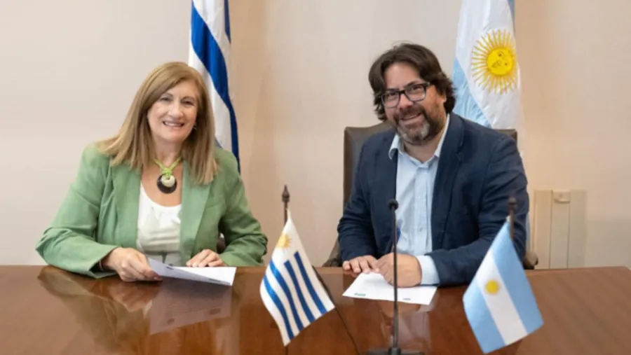 El acuerdo fue rubricado este jueves por la intendenta Rosario Romero y su par de Montevideo, Mauricio Zunino. 