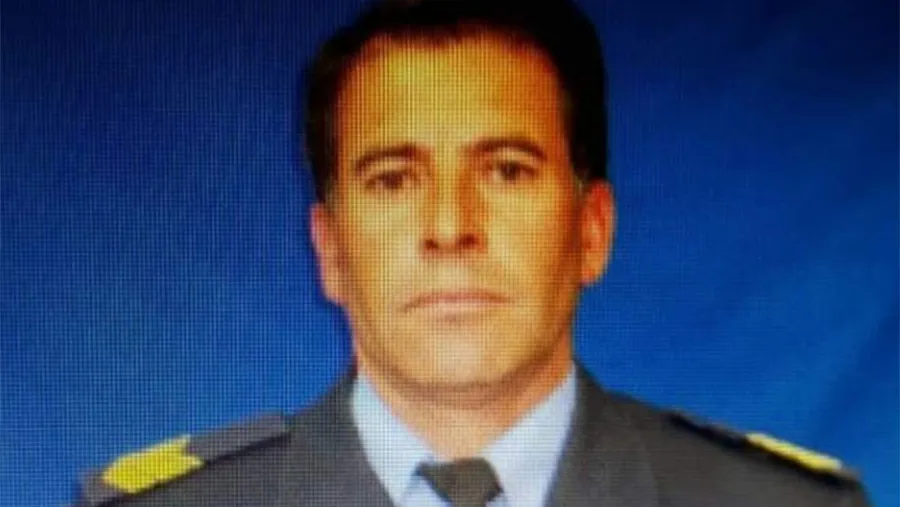 El homicidio del funcionario policial, movilizó y conmovió a toda la Fuerza, ya que era una persona muy solidaria y buen compañero, desempeñándose en la Sección Antecedentes, dependiente de Investigaciones. El homicidio del funcionario policial, movilizó y conmovió a toda la Fuerza, ya que era una persona muy solidaria y buen compañero, desempeñándose en la Sección Antecedentes, dependiente de Investigaciones.