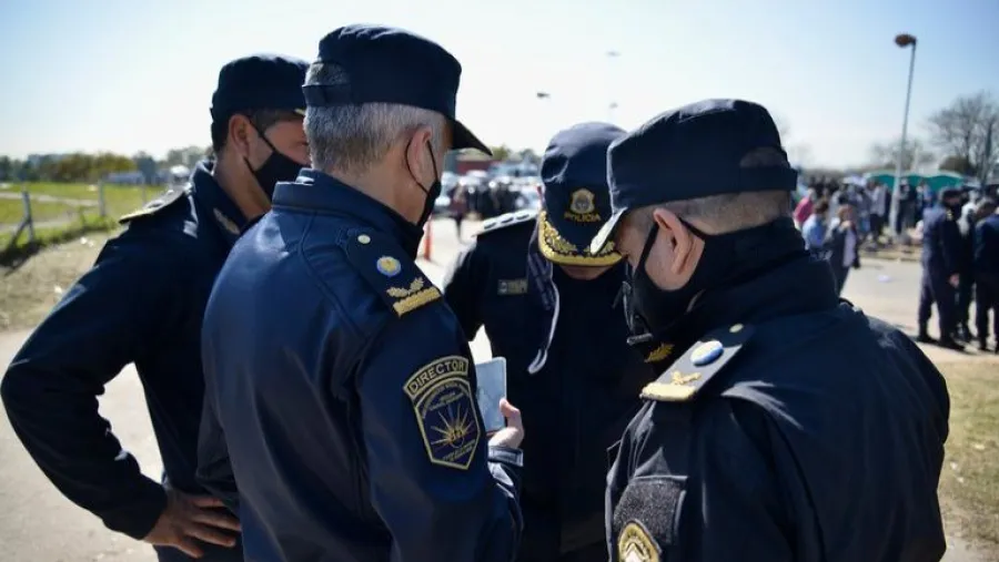 Kicillof anunció que el nuevo salario mínimo de la Policía Bonaerense será de $44.000