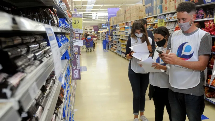 El Gobierno afinó los detalles de los operativos que se pondrán en marcha para garantizar el cumplimiento de la resolución que congeló por 90 días los precios de más 1.400 productos de consumo masivo.