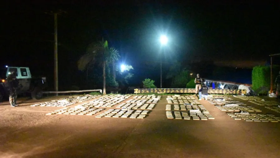 En la localidad misionera de Puerto Rico, Prefectura Naval secuestró 50 bultos con 1.461 “panes” de marihuana, con un peso superior a los 1.504 kilos. 