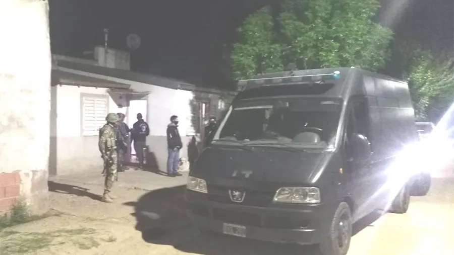 La Justicia Federal procesó a nueve personas (que están detenidas) vinculadas con la Ley N° 23.737 (narcotráfico), como consecuencia de los allanamientos del 11 y 12 de octubre. La Justicia Federal procesó a nueve personas (que están detenidas) vinculadas con la Ley N° 23.737 (narcotráfico), como consecuencia de los allanamientos del 11 y 12 de octubre.