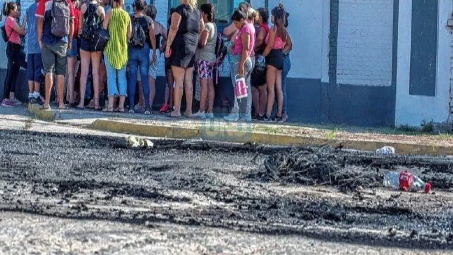 Secuestraron celulares en una requisa en la UP de Paraná Secuestraron celulares en una requisa en la UP de Paraná