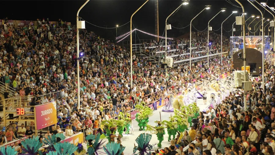 Con un lleno total y con localidades agotadas en el Corsódromo, el Carnaval del País se despidió de su edición 2024 antes 25 mil personas. Con un lleno total y con localidades agotadas en el Corsódromo, el Carnaval del País se despidió de su edición 2024 antes 25 mil personas.