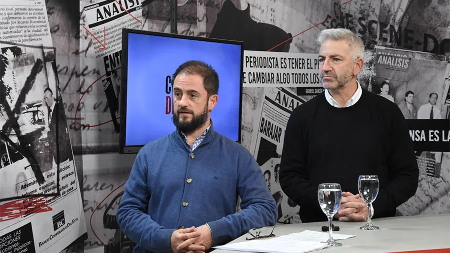Marcos Di Giuseppe y Juan Enrique Ruiz Orrico son quienes impulsaron la denuncia por corrupción que embarga a Carlos María Scelzi y a Leonardo Cabrera. Marcos Di Giuseppe y Juan Enrique Ruiz Orrico son quienes impulsaron la denuncia por corrupción que embarga a Carlos María Scelzi y a Leonardo Cabrera.