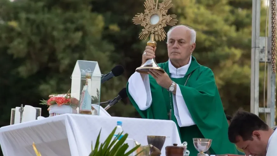 El arzobispo de Paraná, Juan Alberto Puiggari, acaba de cumplir los 75 años y presentó su dimisión ante la Santa Sede. El arzobispo de Paraná, Juan Alberto Puiggari, acaba de cumplir los 75 años y presentó su dimisión ante la Santa Sede.