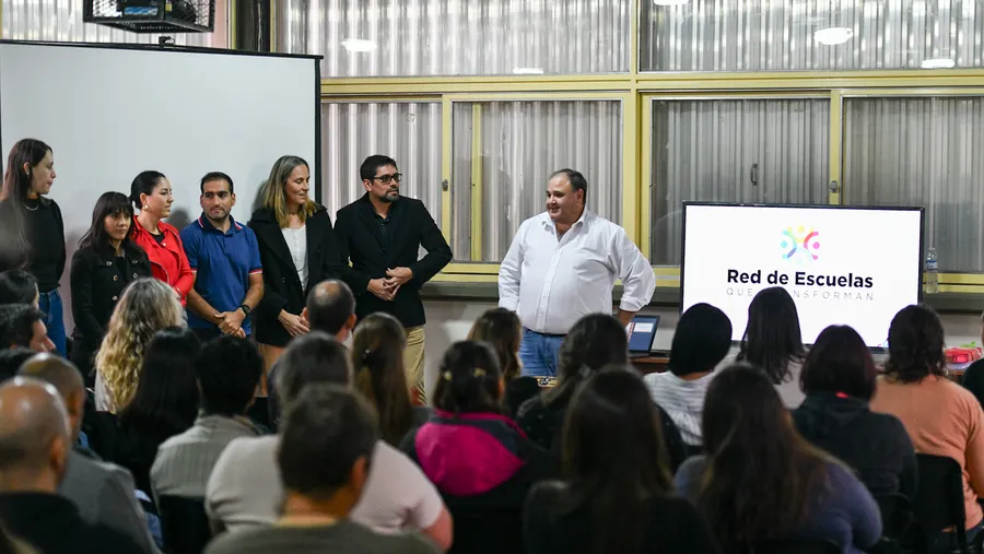 La Red de Escuelas que Transforman comprende instituciones de los departamentos de La Paz, Gualeguaychú, Concordia y Paraná. La Red de Escuelas que Transforman comprende instituciones de los departamentos de La Paz, Gualeguaychú, Concordia y Paraná.