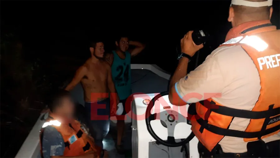 jóvenes rescatados río Paraná