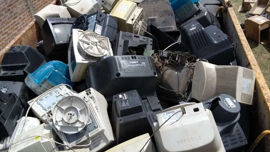 Paraná envió para reciclar más de 25 toneladas de residuos tecnológicos y neumáticos