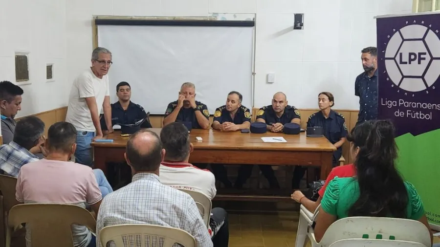 Dirigentes se reunieron con la Policía antes del inicio de la Liga Paranaense de Fútbol Dirigentes se reunieron con la Policía antes del inicio de la Liga Paranaense de Fútbol