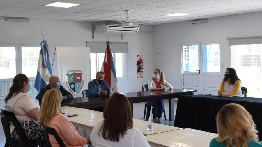 reunión con escuelas por protocolos colaciones