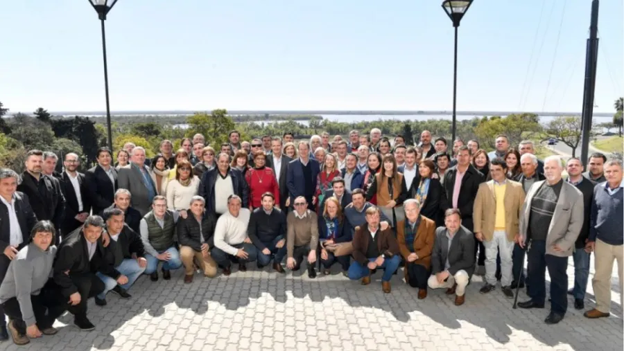 Laurito y Oliva junto a los demás intendentes de la provincia con Bordet Laurito y Oliva junto a los demás intendentes de la provincia con Bordet