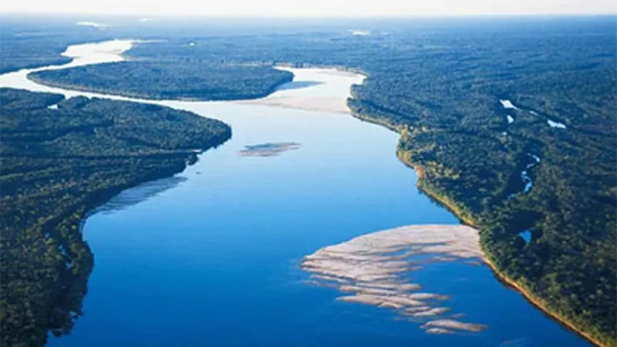 En América Latina se encuentra el Acuífero Guaraní uno de los reservorios de agua dulce más grandes del mundo. La voracidad del mercado, el extractivismo y el agronegocio lo ponen en peligro. En América Latina se encuentra el Acuífero Guaraní uno de los reservorios de agua dulce más grandes del mundo. La voracidad del mercado, el extractivismo y el agronegocio lo ponen en peligro.