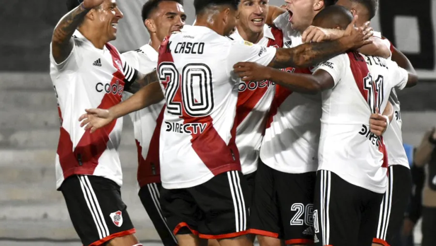 River venció a Unión de Santa Fe y se afianzó a la cima del campeonato River venció a Unión de Santa Fe y se afianzó a la cima del campeonato