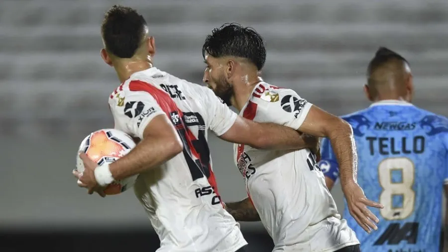 Copa Libertadores: el entrerriano Casco abrió el camino de una histórica goleada de River