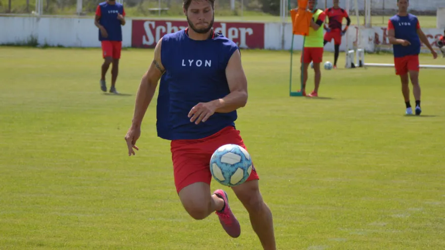 Kruspszky volvió a desgarrarse y será baja en Patronato, que presentará cuatro cambios