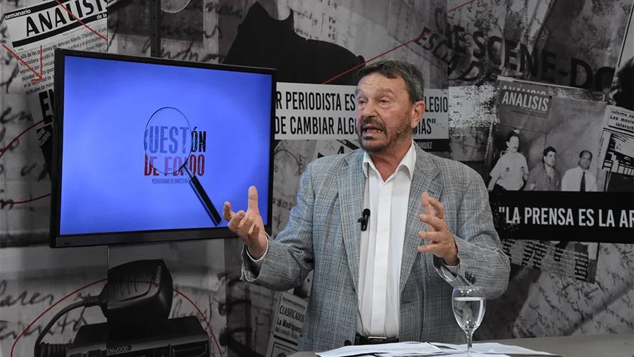 Roberto Schunk propuso la creación de un fondo especial destinado a cubrir el déficit de la Caja de Jubilaciones financiado a partir de una modificación del Impuesto Inmobiliario Rural donde paguen 2.860 propietarios (de 52.164) que detentan casi el 50% de las tierras, algunos de ellos ni siquiera radicados en la provincia y otros extranjeros. Roberto Schunk propuso la creación de un fondo especial destinado a cubrir el déficit de la Caja de Jubilaciones financiado a partir de una modificación del Impuesto Inmobiliario Rural donde paguen 2.860 propietarios (de 52.164) que detentan casi el 50% de las tierras, algunos de ellos ni siquiera radicados en la provincia y otros extranjeros.
