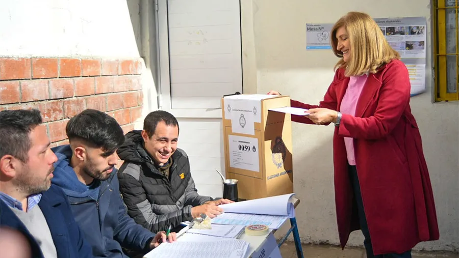 Rosario Romero emitió su voto: “Los argentinos somos conscientes del valor que tiene poder elegir quién nos representa”. Rosario Romero emitió su voto: “Los argentinos somos conscientes del valor que tiene poder elegir quién nos representa”.
