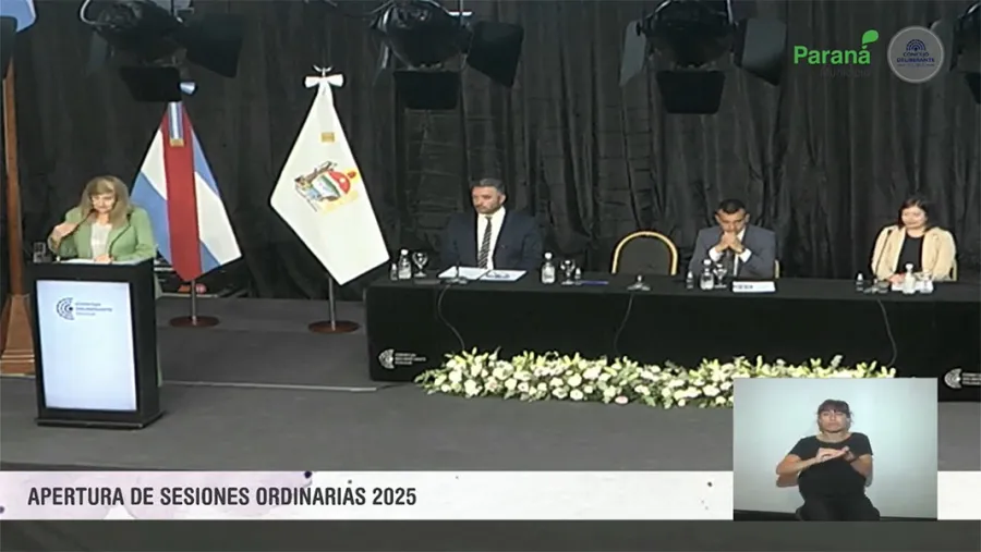 La intendenta de Paraná puso en agenda los temas de transporte, la problemática del agua y el reclamo a la Nación por las obras públicas inconclusas.