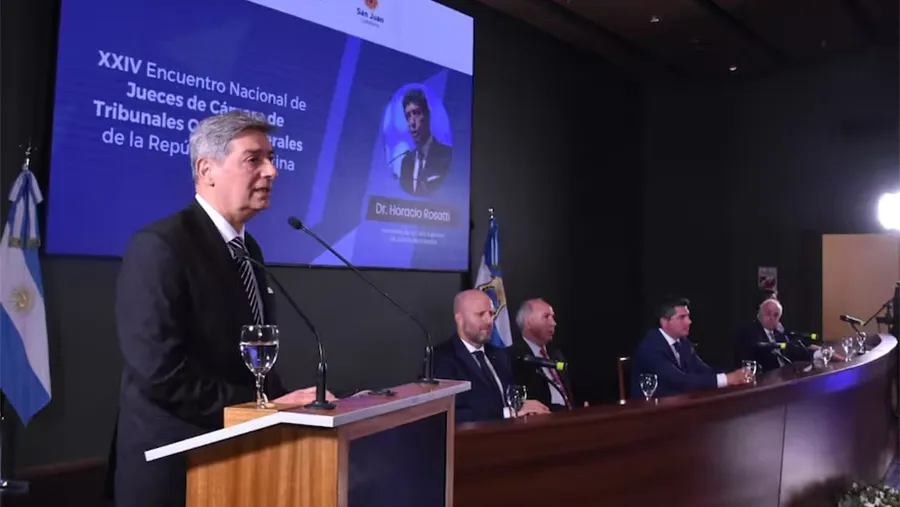 El presidente de la Corte Suprema, Horacio Rosatti, en un encuentro de jueces de tribunales orales en San Juan. El presidente de la Corte Suprema, Horacio Rosatti, en un encuentro de jueces de tribunales orales en San Juan.