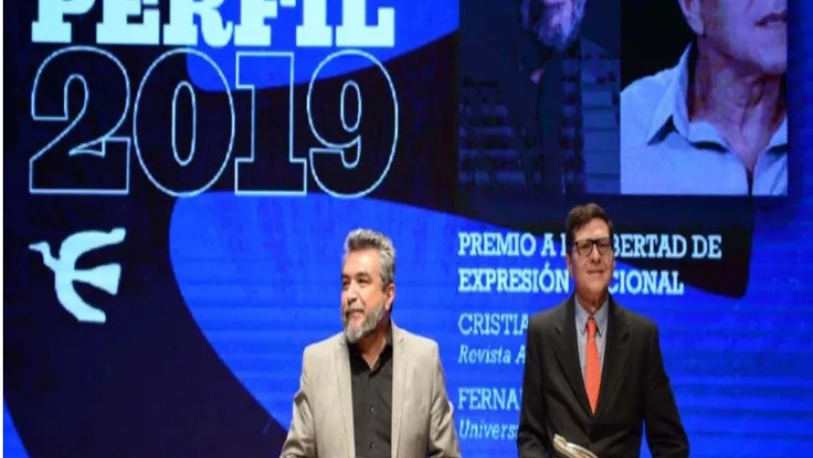 Fernando Ruiz junto a Cristian Alarcón